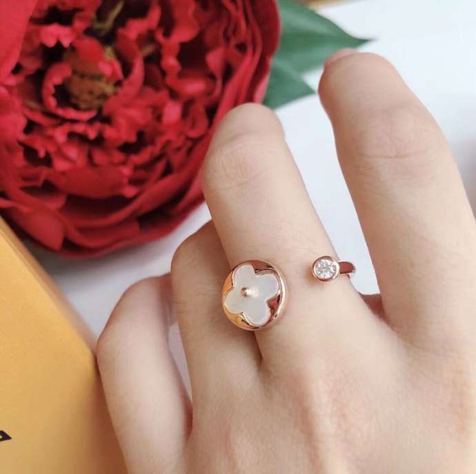 Picture of LV Ring _SKULVring12100412955